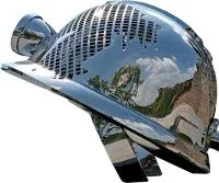 Каска - скульптура абстрактная скульптура из нержавеющей стали на заказ — Зима  